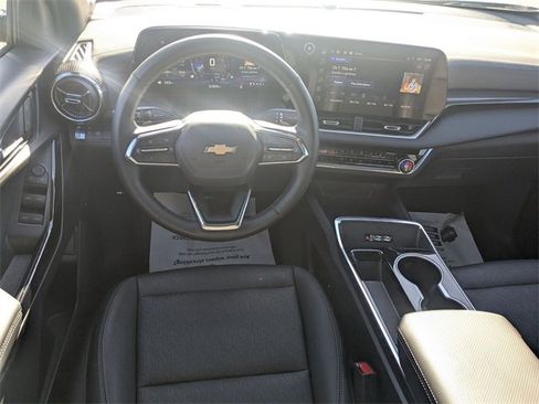 Used 2025 Chevrolet Equinox LT w/ Convenience Package II image 28