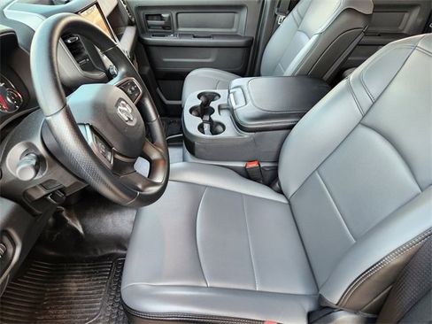 Used 2024 RAM 2500 Tradesman w/ Chrome Appearance Group image 13