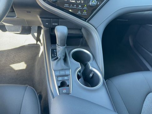 Used 2022 Toyota Camry LE image 21