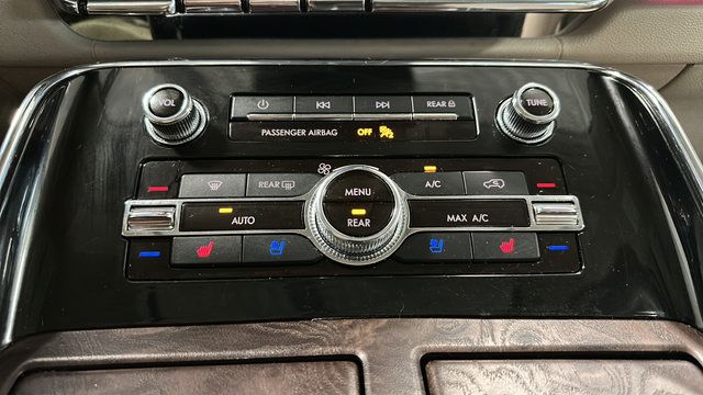 Used 2020 Lincoln Navigator L Reserve w/ Luxury Package AWD/4WD image 18