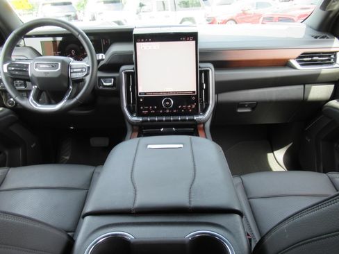 Used 2025 GMC Yukon Denali AWD/4WD image 12