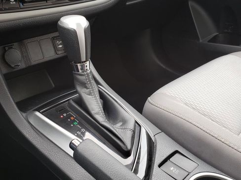 Used 2018 Toyota Corolla LE image 25