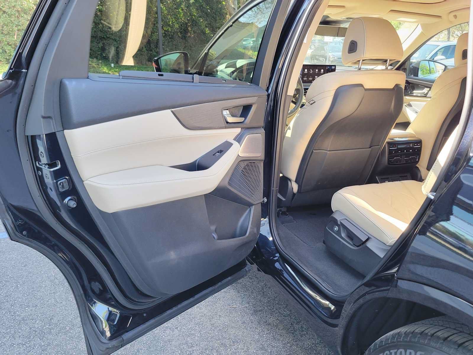 Certified 2025 Acura MDX w/ Advance Package AWD/4WD image 18