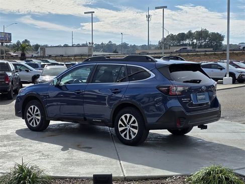 Used 2022 Subaru Outback Premium image 4