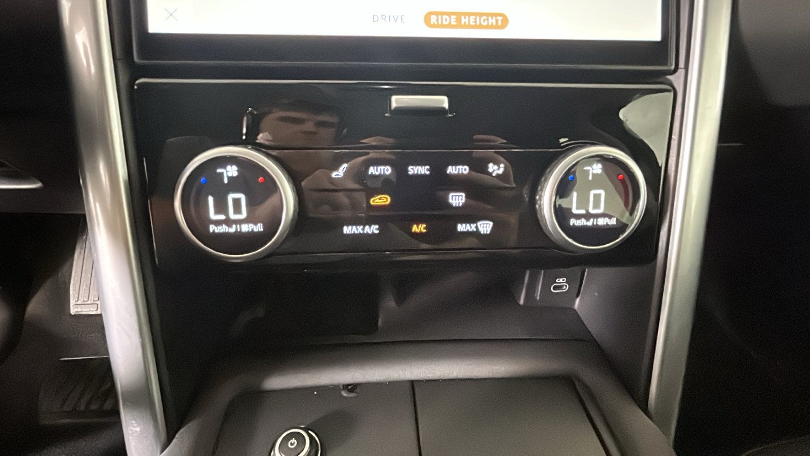 Used 2024 Land Rover Discovery S AWD/4WD image 24
