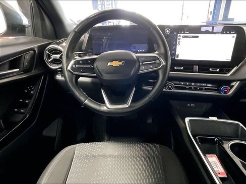 Used 2025 Chevrolet Equinox LT w/ Safety and Technology Package AWD/4WD image 17