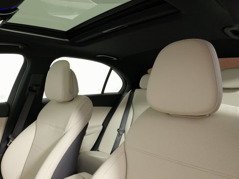 Used 2024 Mercedes-Benz C 300 4MATIC Sedan image 51