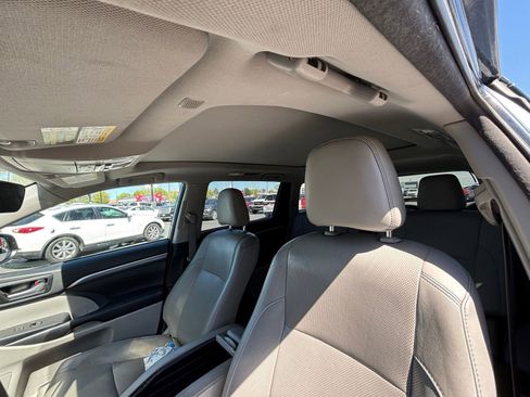 Used 2018 Toyota Highlander Limited Platinum AWD/4WD image 8