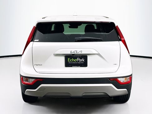 Used 2025 Kia Niro LX image 7