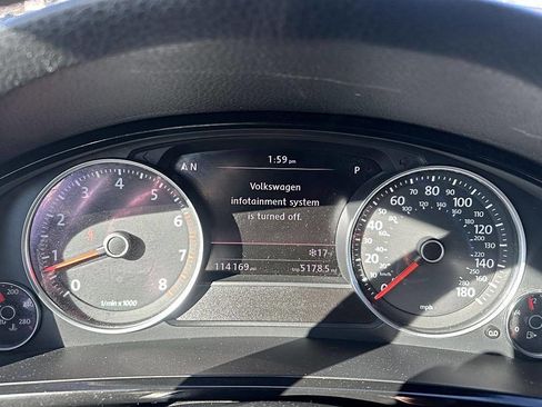 Used 2012 Volkswagen Touareg Sport image 11