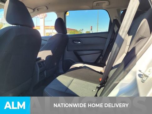 Used 2024 Nissan Rogue SV image 4