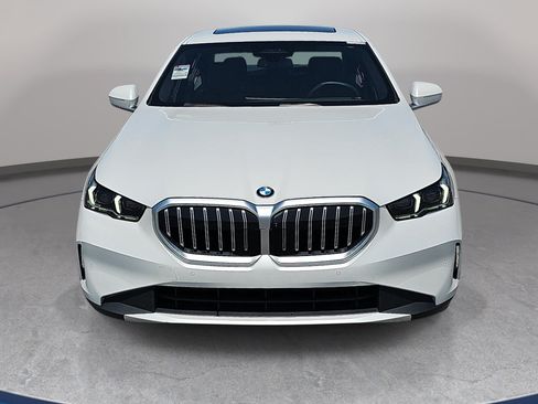 Used 2024 BMW 530i xDrive w/ Premium Package AWD/4WD image 2
