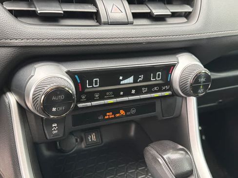 Used 2024 Toyota RAV4 LE AWD/4WD image 28