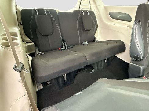 Used 2023 Chrysler Voyager LX FWD image 31
