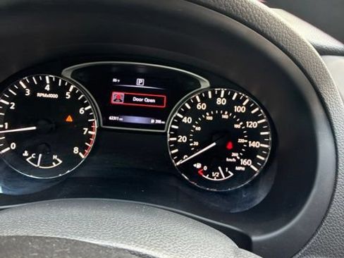 Used 2017 Nissan Altima 2.5 S w/ Power Driver Seat Package FWD image 9