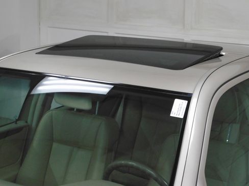 Used 1999 Mercedes-Benz E 320 4MATIC Sedan image 20