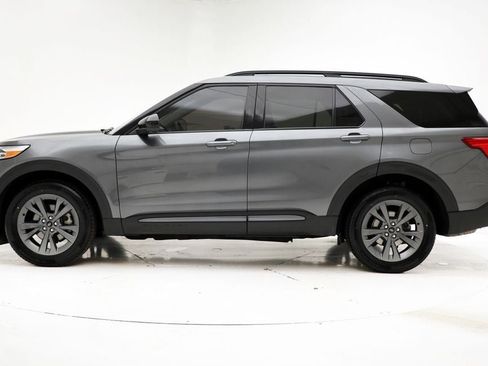 Used 2023 Ford Explorer XLT w/ Equipment Group 202A image 6