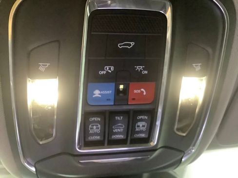 Used 2023 Jeep Grand Cherokee L Limited w/ Black Appearance Package image 21