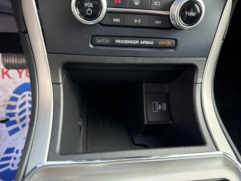 Used 2022 Ford Edge SEL w/ Convenience Package image 18