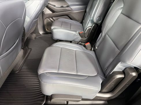 Used 2018 Chevrolet Traverse LT FWD image 19