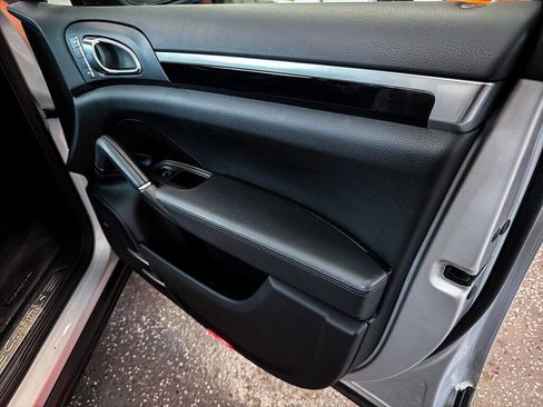 Used 2011 Porsche Cayenne S image 24