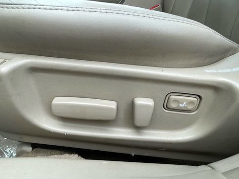 Used 2000 Toyota Avalon XLS image 23