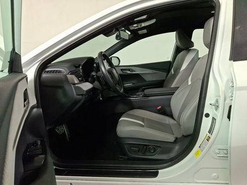 Used 2025 Toyota Camry SE image 15