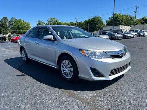Used 2014 Toyota Camry LE FWD image 3