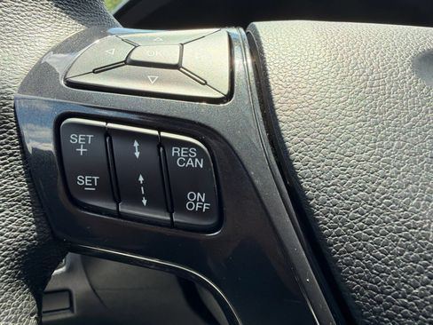 Used 2018 Ford Explorer XLT w/ Equipment Group 202A AWD/4WD image 16