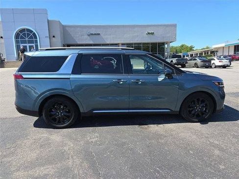 Used 2024 Kia Carnival SX Prestige FWD image 2