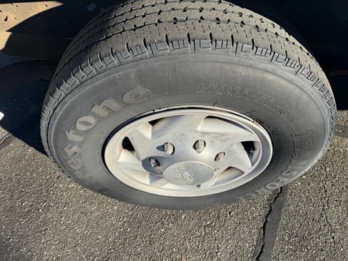 Used 2005 Ford E-350 and Econoline 350 XLT image 20