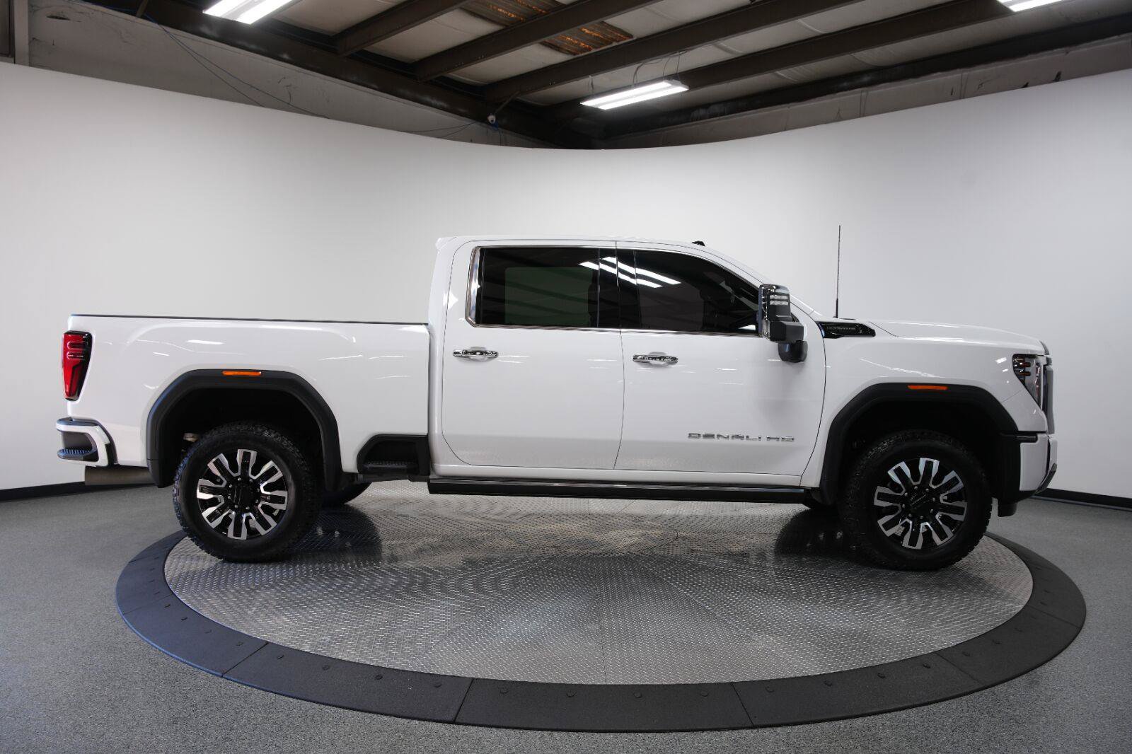 Used 2024 GMC Sierra 2500 Denali Ultimate AWD/4WD image 12