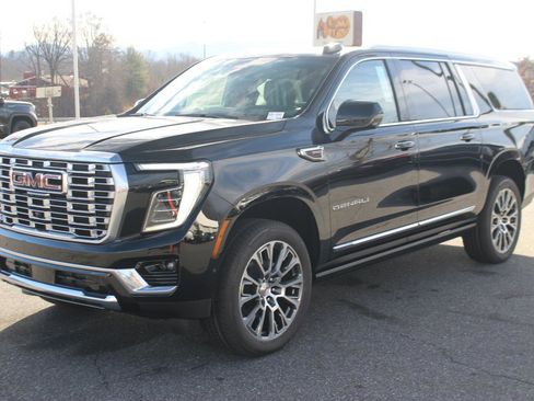 New 2026 GMC Yukon XL Denali image 3
