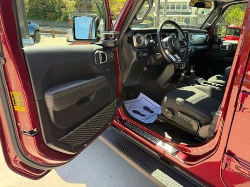 Used 2021 Jeep Gladiator Overland w/ Trailer Tow Package AWD/4WD image 16