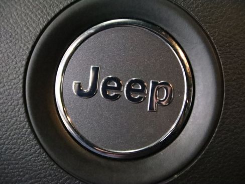 Used 2019 Jeep Grand Cherokee Altitude AWD/4WD image 38