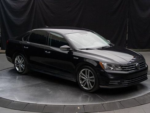 Used 2018 Volkswagen Passat 2.0T R-Line image 2