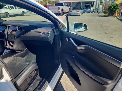 Used 2016 Tesla Model X 90D image 23