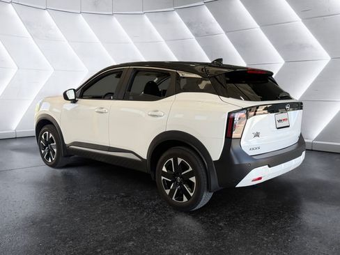Used 2025 Nissan Kicks SV AWD/4WD image 6