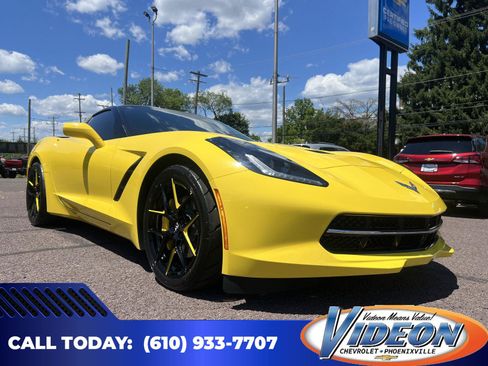 Used 2017 Chevrolet Corvette Stingray Coupe w/ 1LT RWD image 1