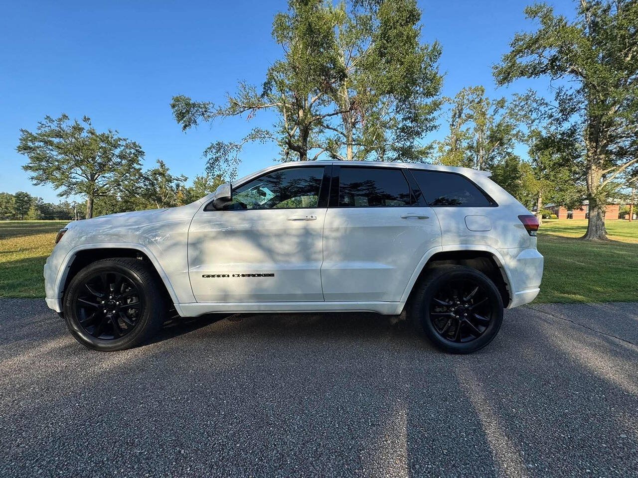 Used 2021 Jeep Grand Cherokee Laredo X RWD image 5