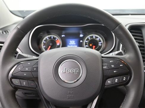 Used 2023 Jeep Cherokee Altitude Lux image 19