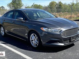 Used 2016 Ford Fusion SE video 1