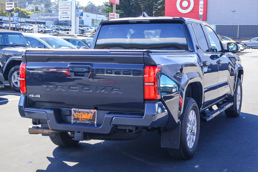 Used 2025 Toyota Tacoma SR5 AWD/4WD image 18