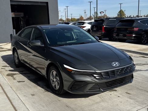 New 2026 Hyundai Elantra SE w/ Cargo Package image 9