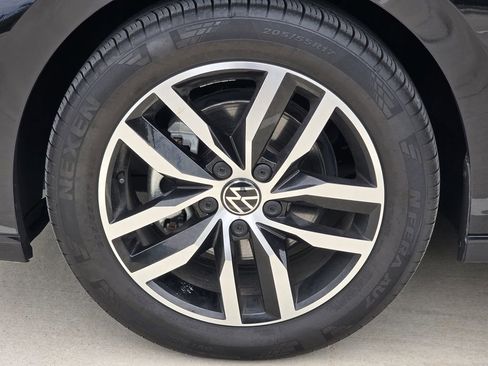Used 2025 Volkswagen Jetta SE FWD image 9