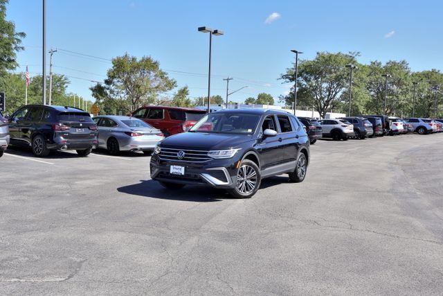 Used 2024 Volkswagen Tiguan Wolfsburg Edition FWD image 2