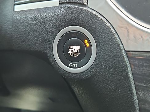 Used 2019 Chrysler 300 Touring w/ Sport Appearance Package AWD/4WD image 29