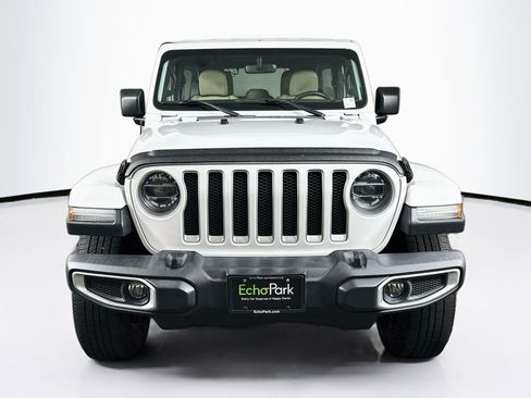 Used 2018 Jeep Wrangler Unlimited Sahara w/ Dual Top Group AWD/4WD image 2