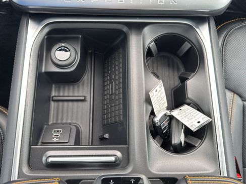 Used 2025 Ford Expedition Tremor AWD/4WD image 21