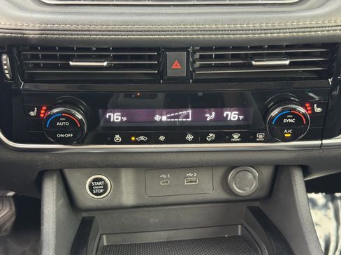 Used 2022 Nissan Rogue SV w/ SV Premium Package image 14